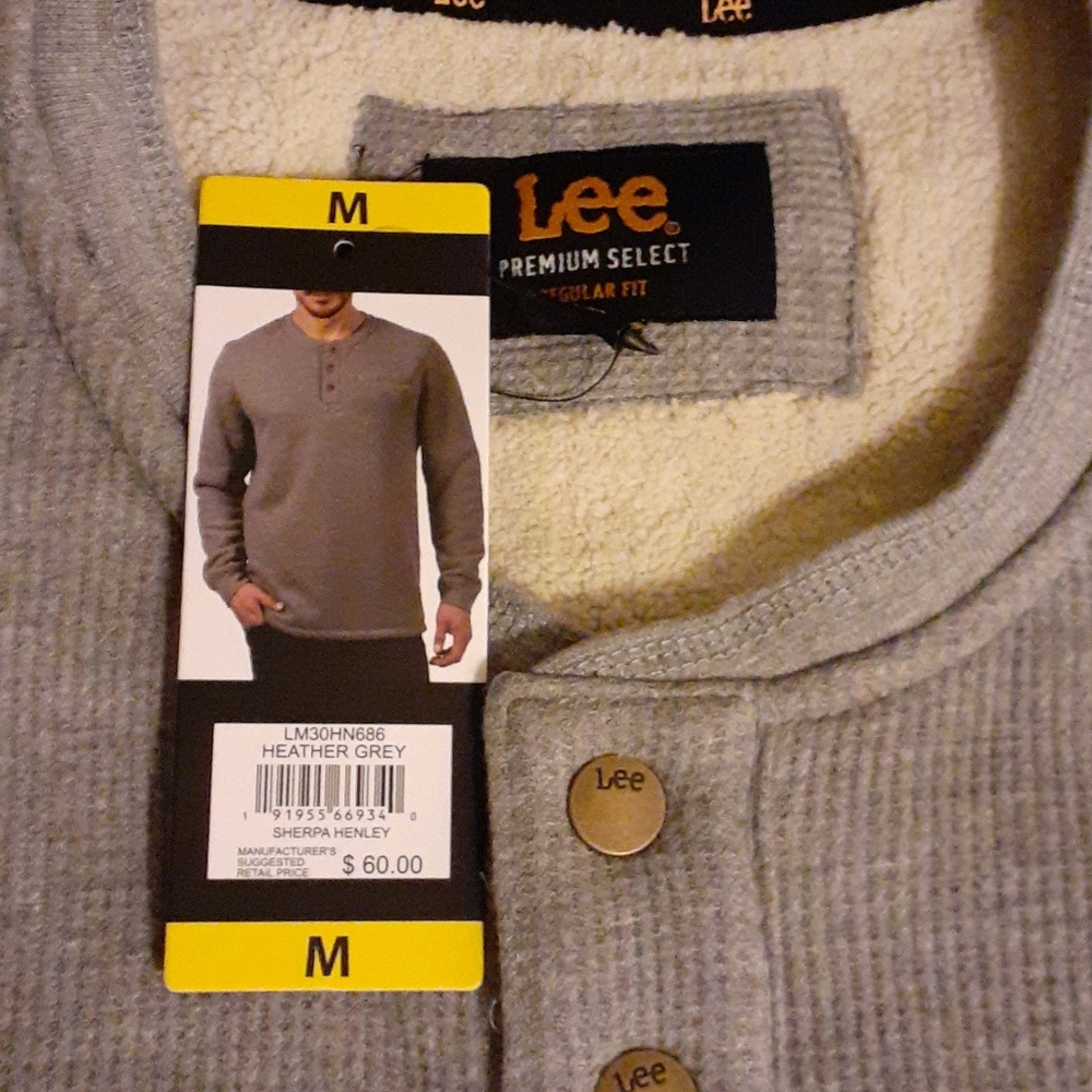 Lee - Picture 2 of 5